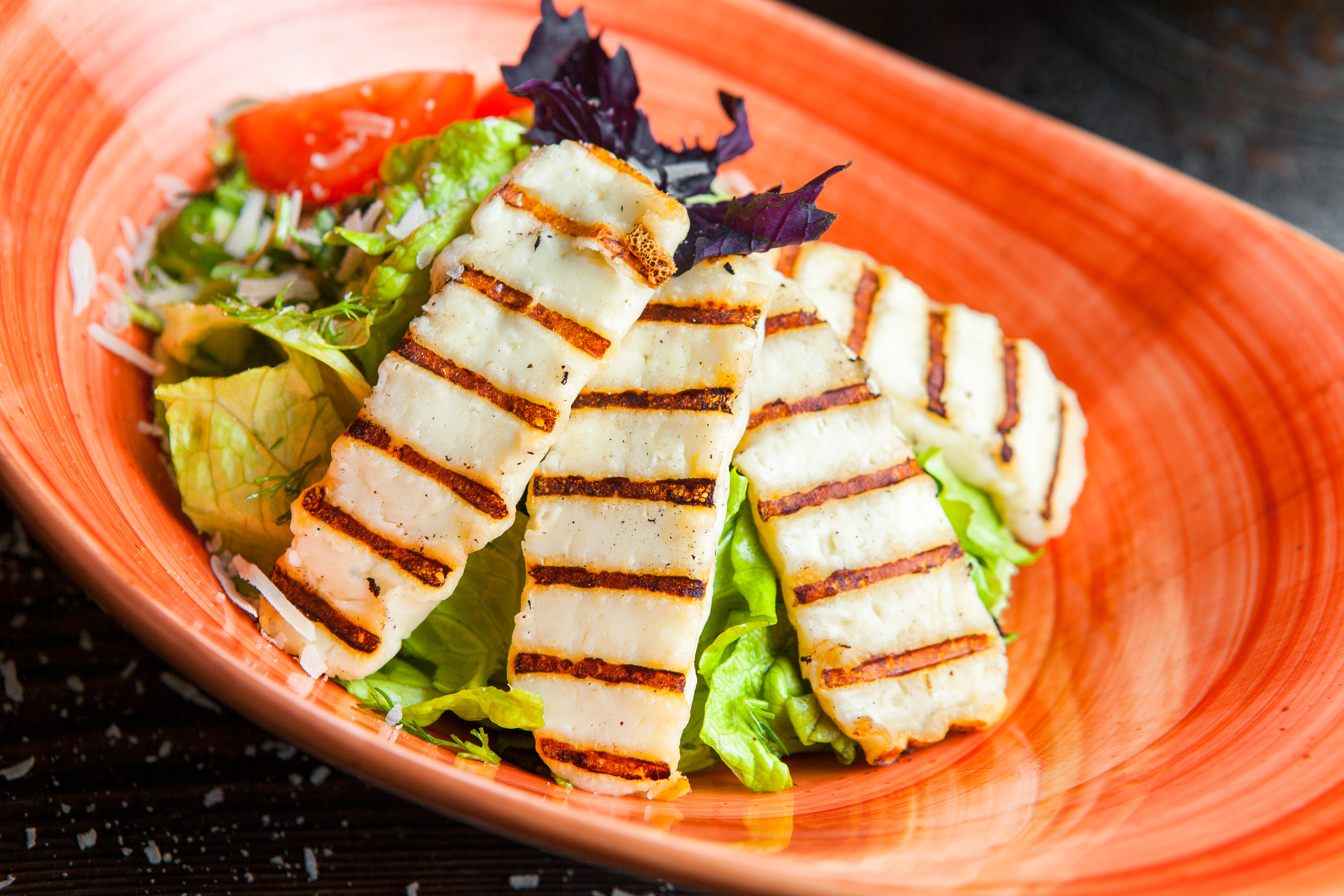 Quinoasalade met gegrilde Halloumi
